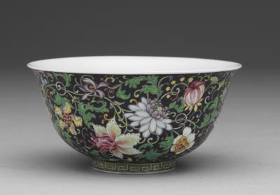 图片[2]-Bowl with Indian lotus scrolls in falangcai polychrome enamels on a black ground, Qing dynasty, Qianlong reign, 1736-1795-China Archive